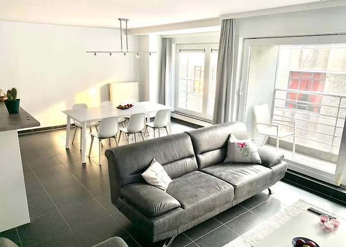 Emiel Centrum Met Garage Apartment *