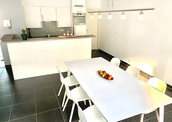 Emiel Centrum Met Garage Apartment